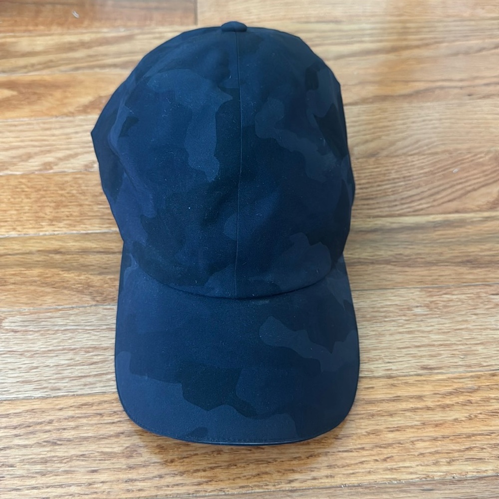 Lululemon black camo hat